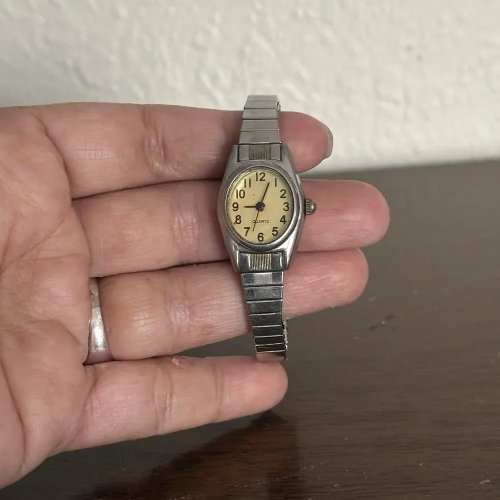 Unbranded women’s quartz